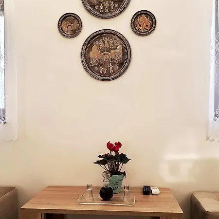 Frida アパート モスタル